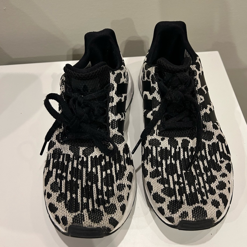 Adidas Swift Run 1.0 Low Top Leopard Sneakers 6.5 Women’s - Picture 6 of 9